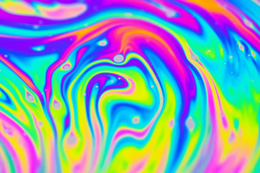 Psychedelic Deco aesthetic example featuring shag (11)