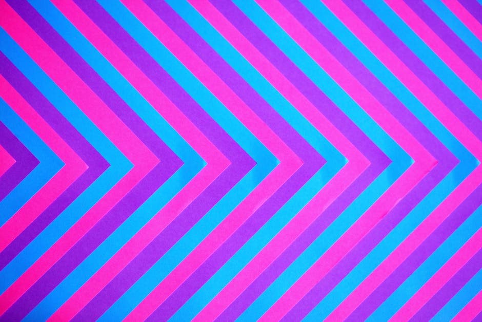 Psychedelic Modernism visual inspiration with op art canvas (8)
